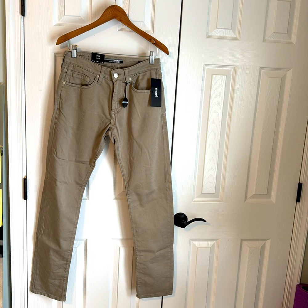 NWT. Men’s Mavi jeans in size W 30 L 32.  Color is Rock Luxe Twill. Brand new.